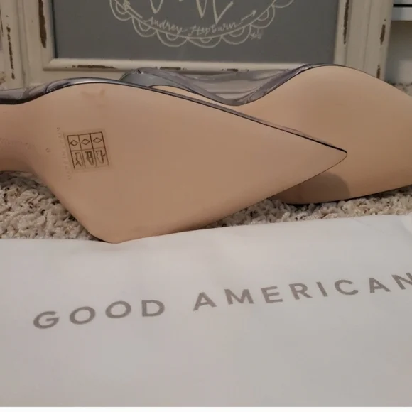 New with box Good American Shoes - Picture 3 of 3